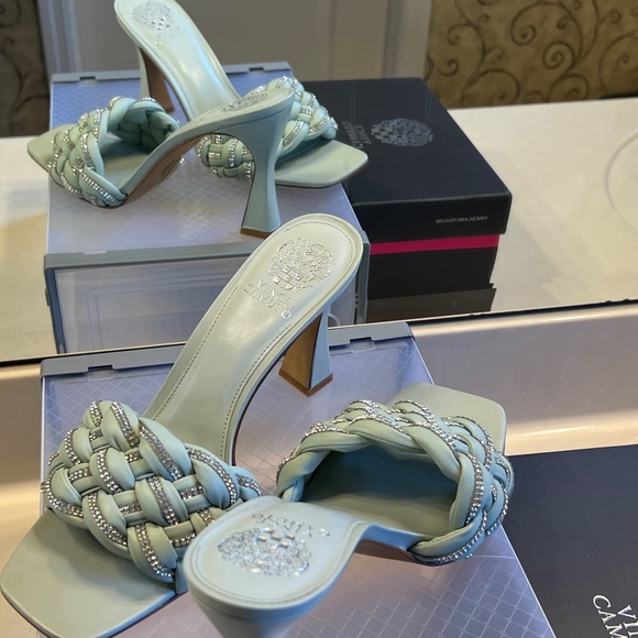 New Vince Camuto Rayley Heels, Leather in color Cool Mint - Picture 4 of 5